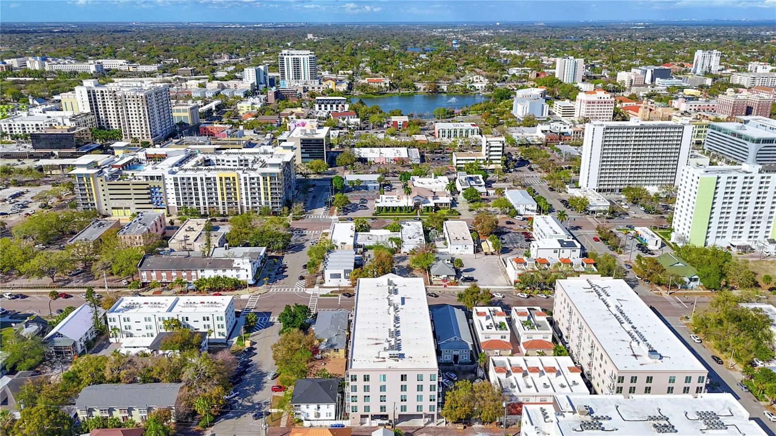 DOMUS URBANA CONDO - Residential
