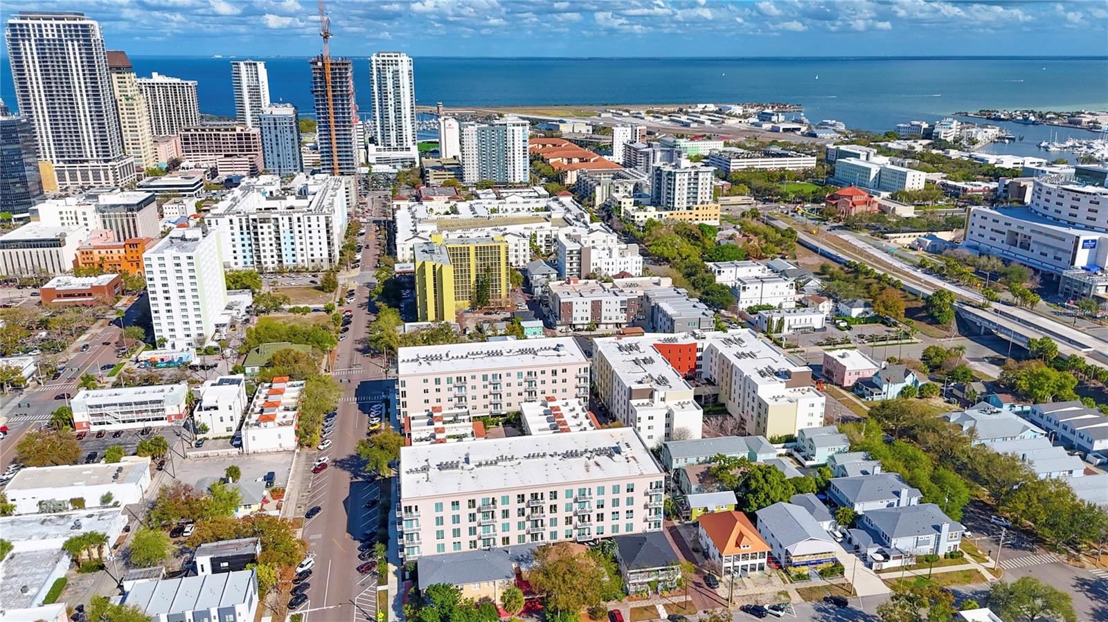 DOMUS URBANA CONDO - Residential