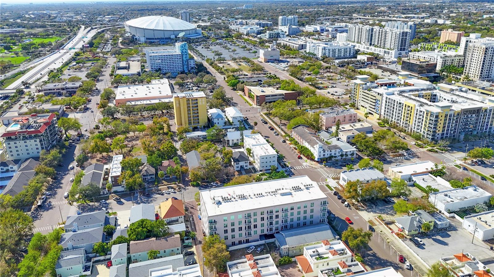 DOMUS URBANA CONDO - Residential