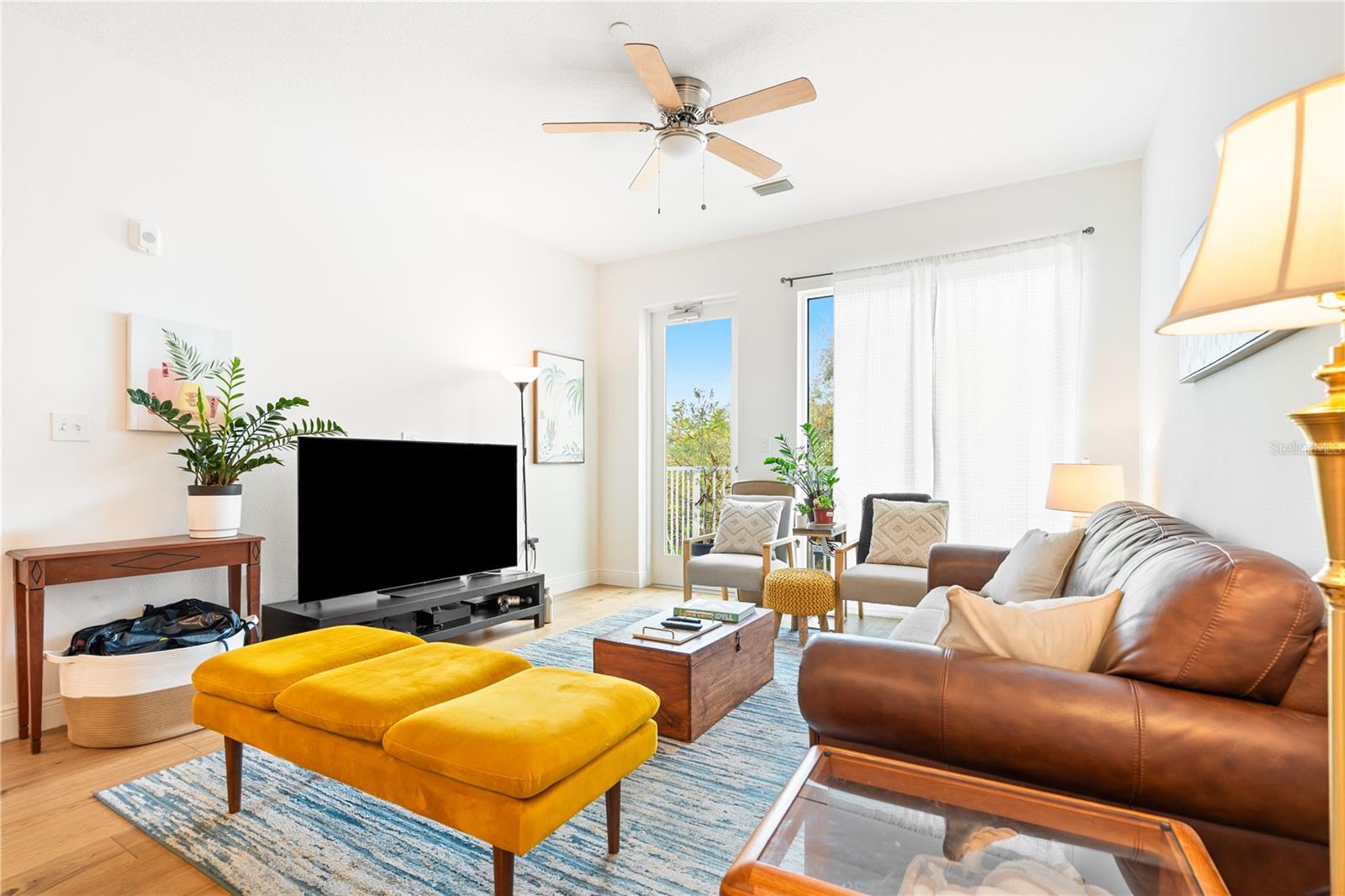 DOMUS URBANA CONDO - Residential