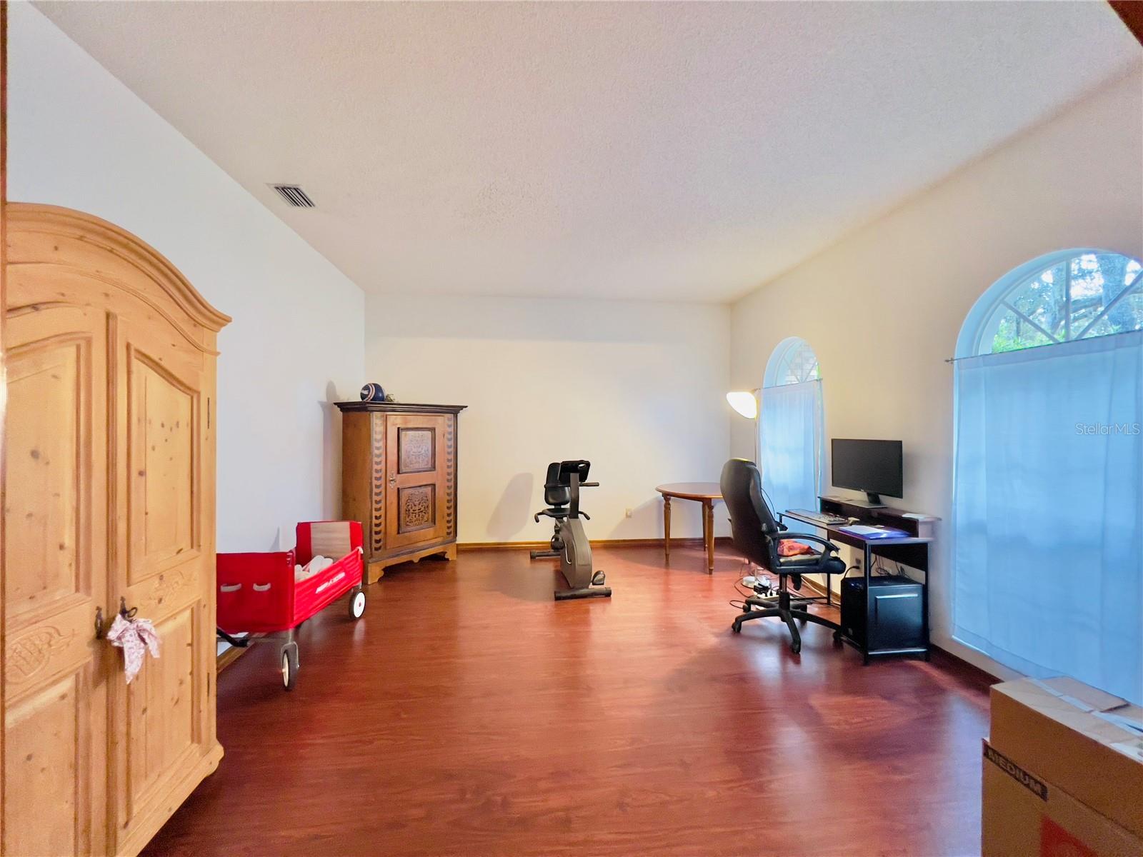 252 SHADY OAKS CIRCLE