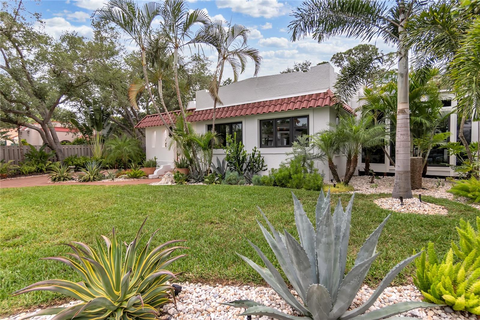 1864 CLEMATIS ST STREET