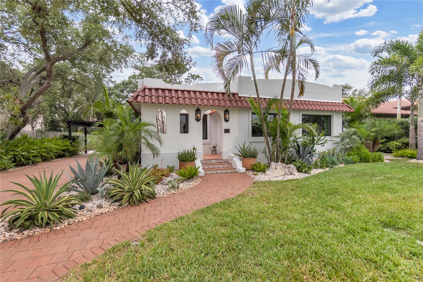 1864 CLEMATIS ST STREET