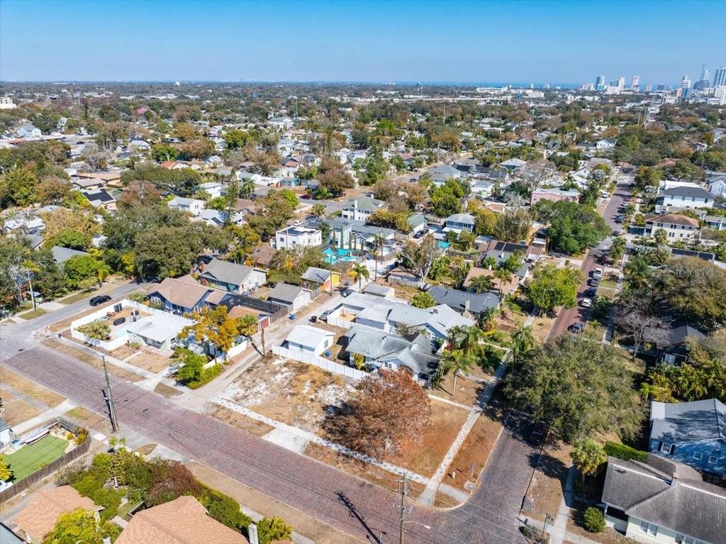 Photo of 2555 Burlington Avenue N, St Petersburg, FL 33713 (MLS # TB8476535)