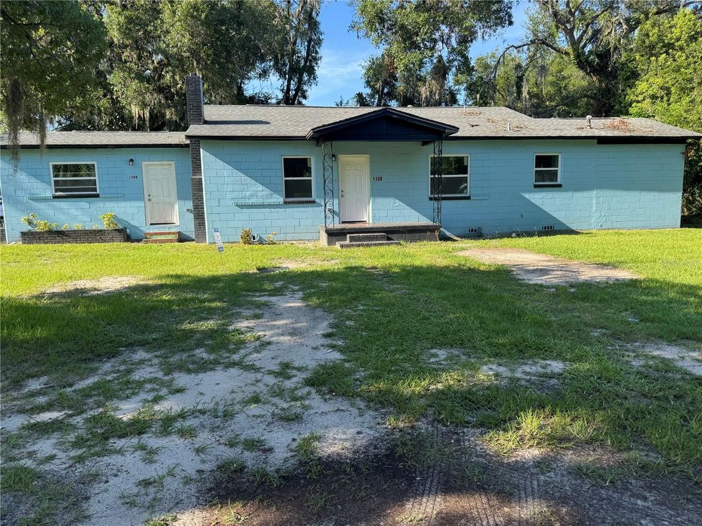 Photo of 1308 SW 5th St, Ocala, FL 34471 (MLS # OM705421)