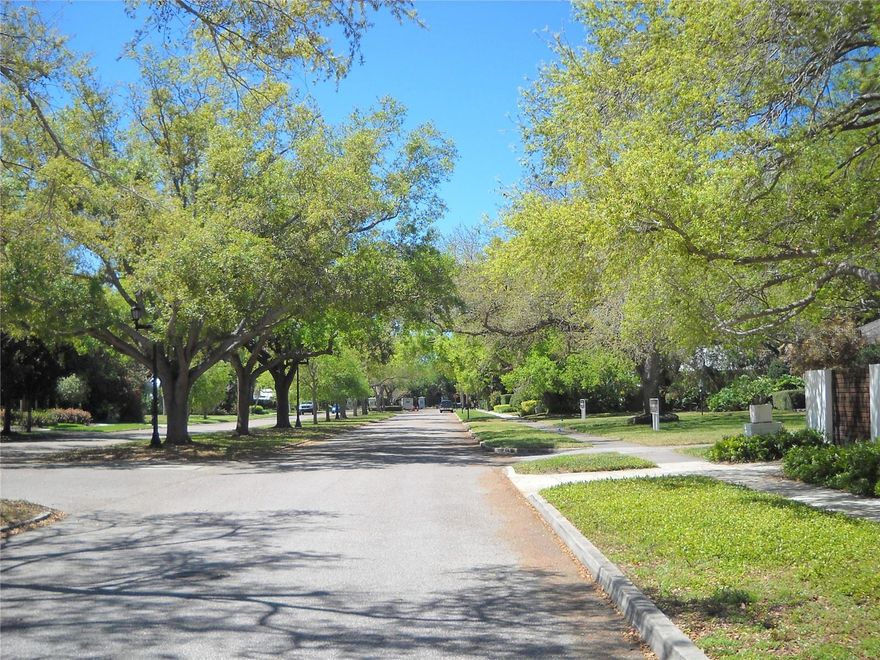 An exceptional 100X200 lot in historic Cherokee Park awaits your dream home, with Fergeson Brothers design/construction as the preferred
builder; this west-of-the-trail neighborhood is located on Sarasota Bay in the City of Sarasota; please contact listing agent for details.  The 
adjoining lot MLS A4686830 is also for sale.