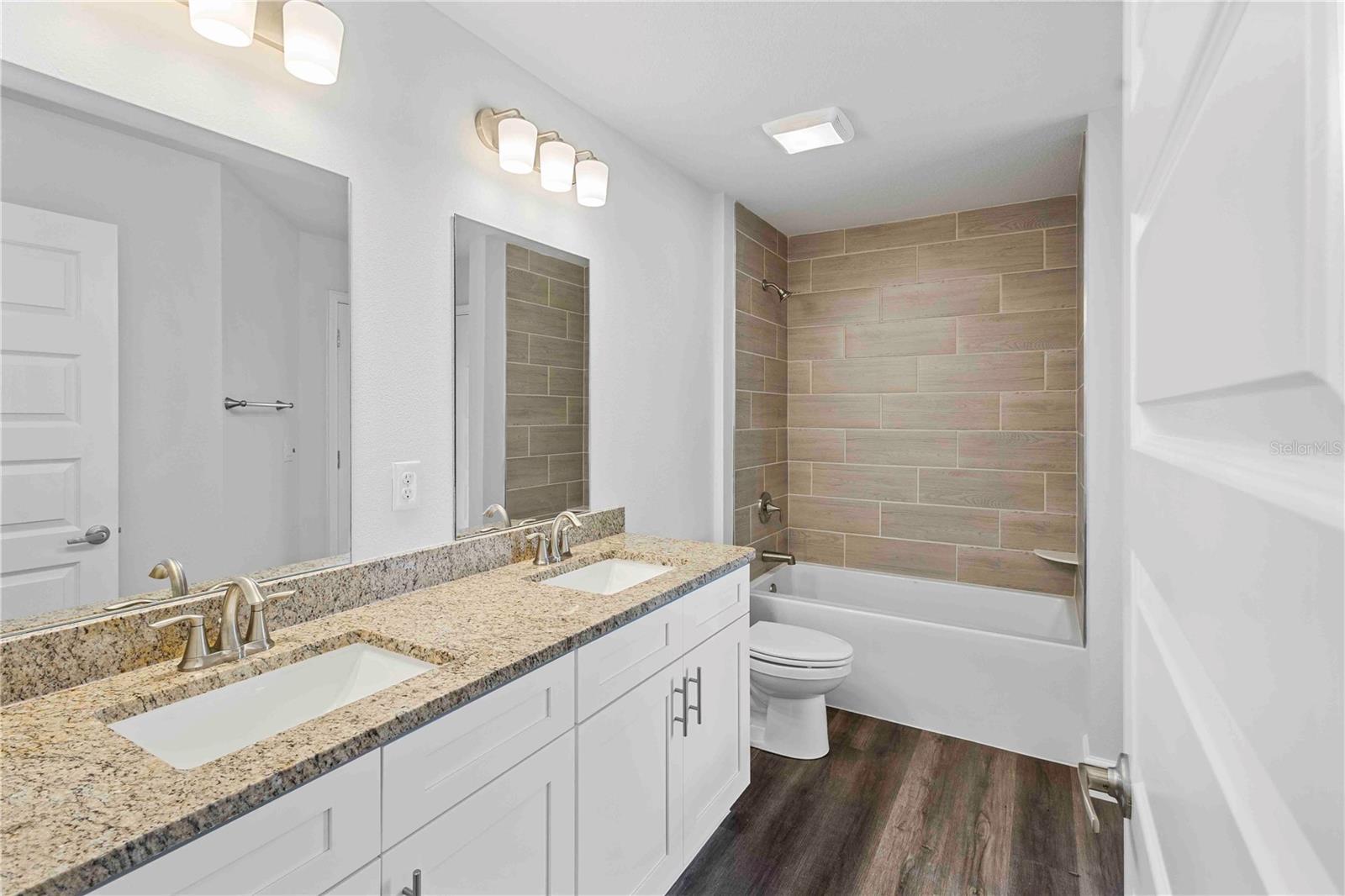 PRESERVE/LAUREL LAKE - Residential