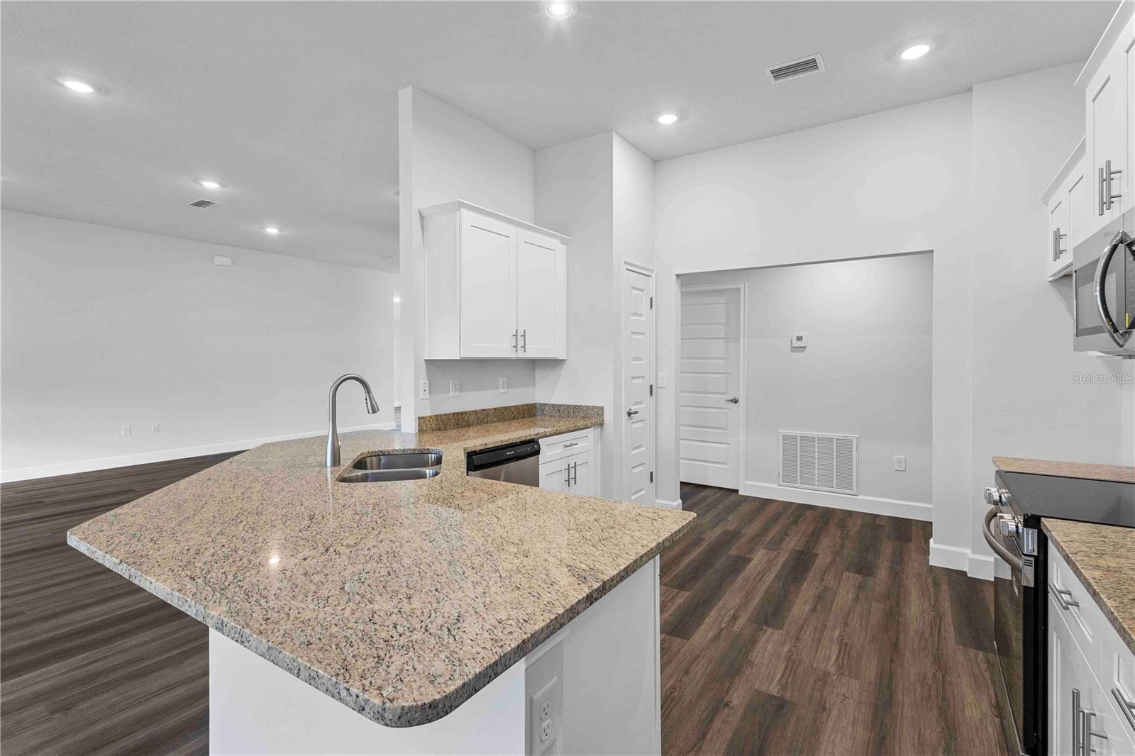 PRESERVE/LAUREL LAKE - Residential