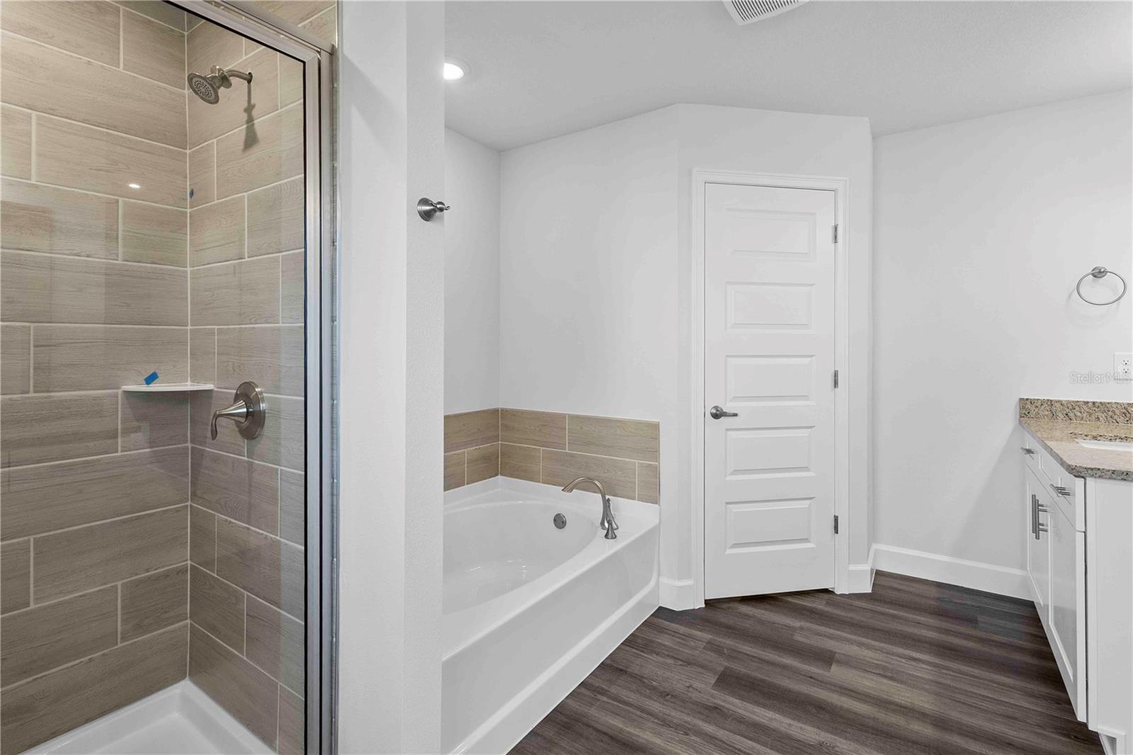 PRESERVE/LAUREL LAKE - Residential