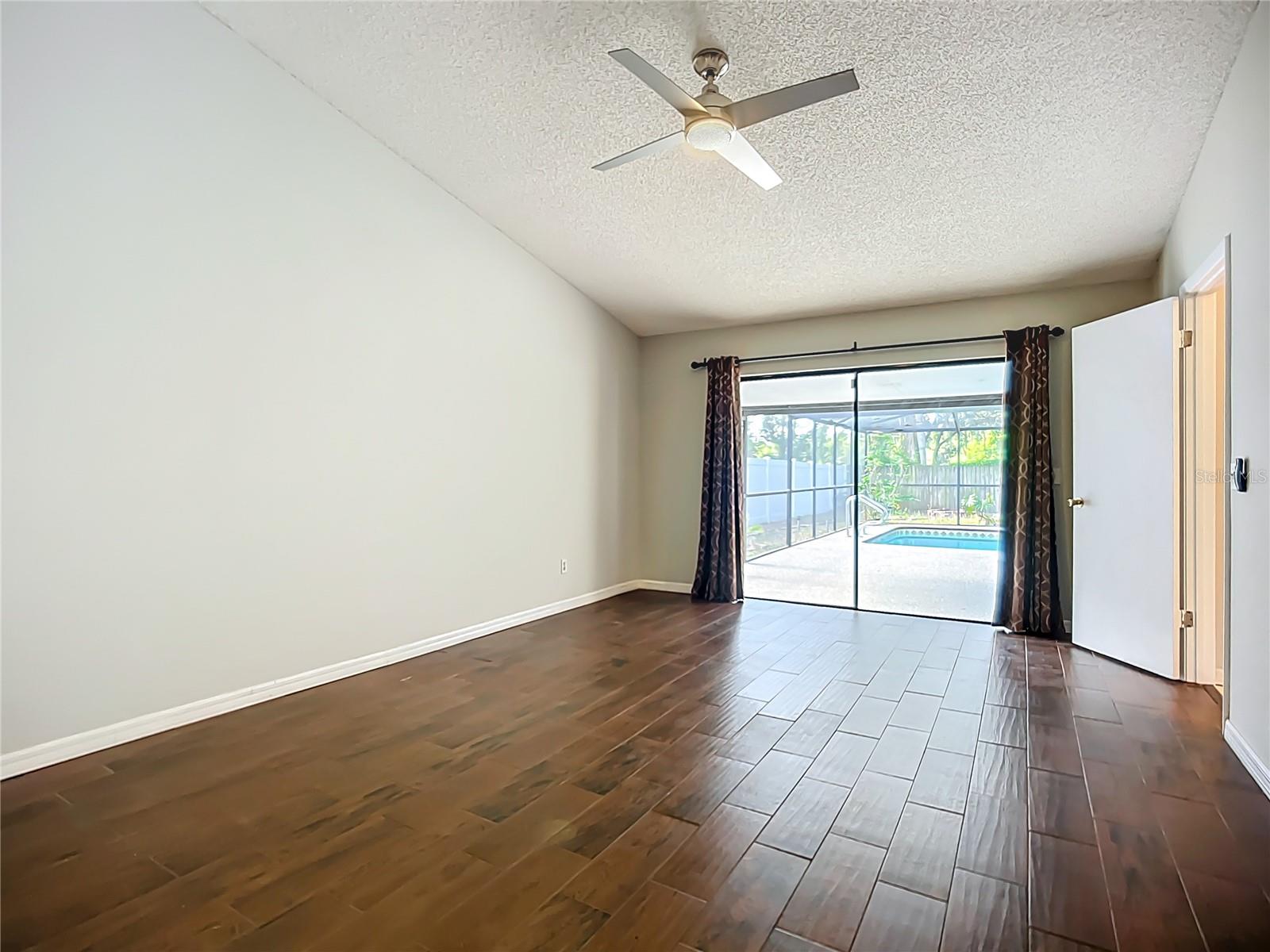 BLOOMINGDALE OAKS - Residential