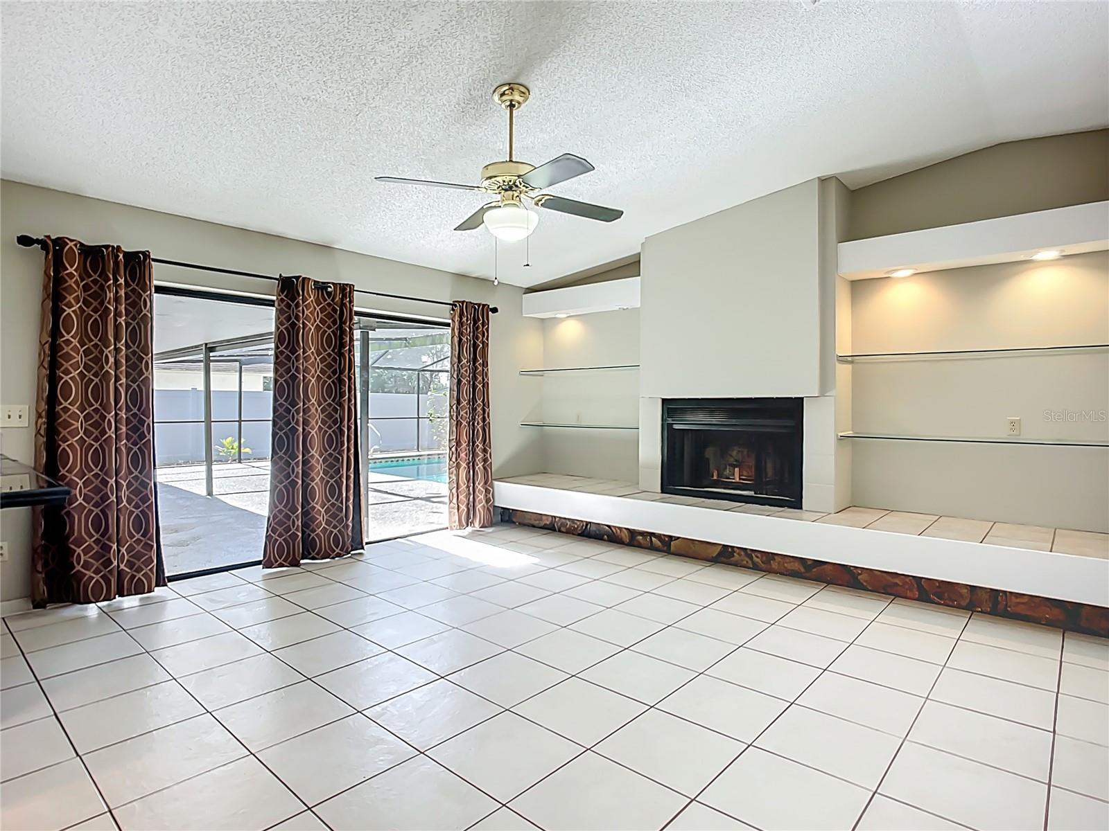 BLOOMINGDALE OAKS - Residential