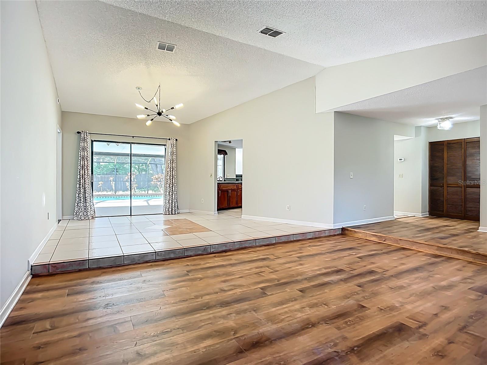 BLOOMINGDALE OAKS - Residential