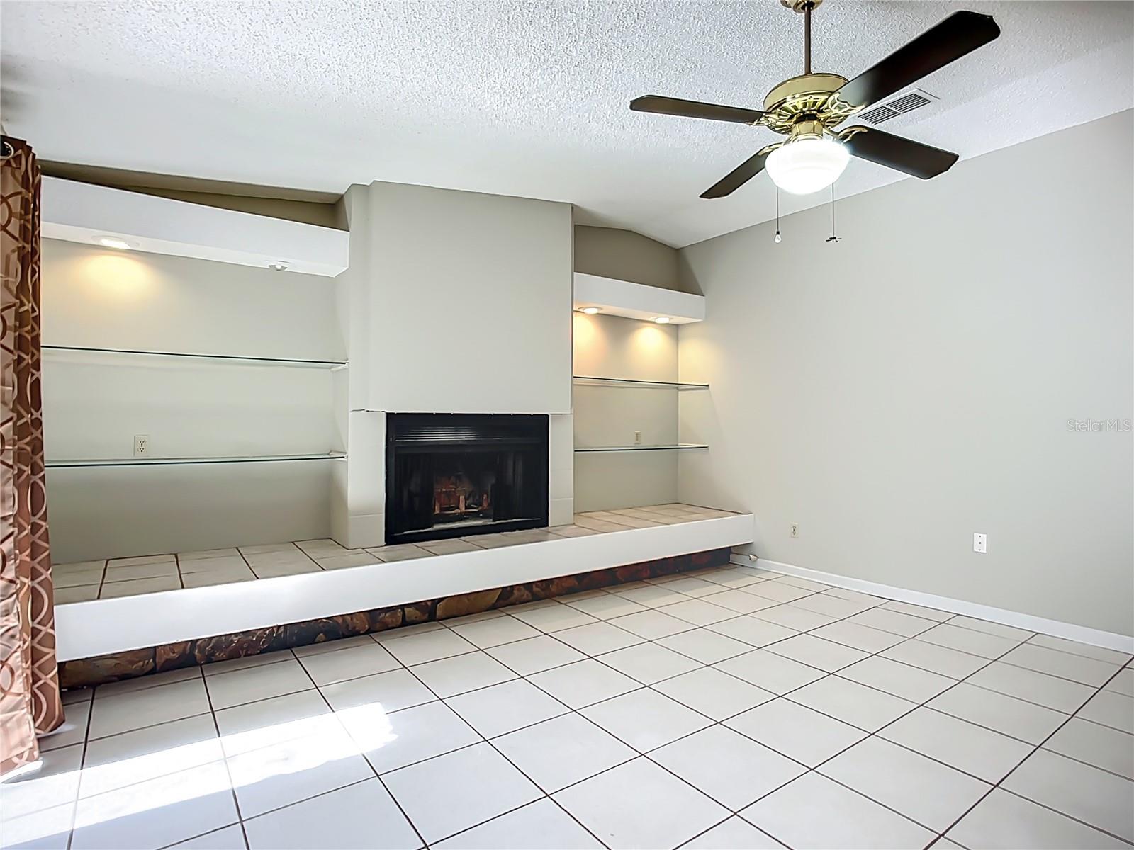 BLOOMINGDALE OAKS - Residential