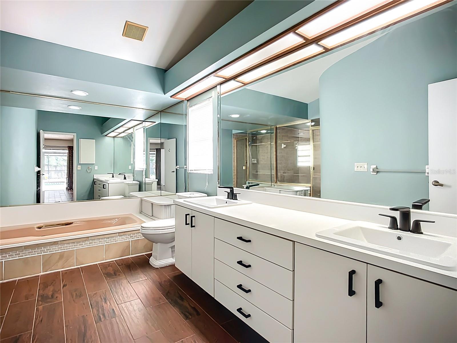 BLOOMINGDALE OAKS - Residential