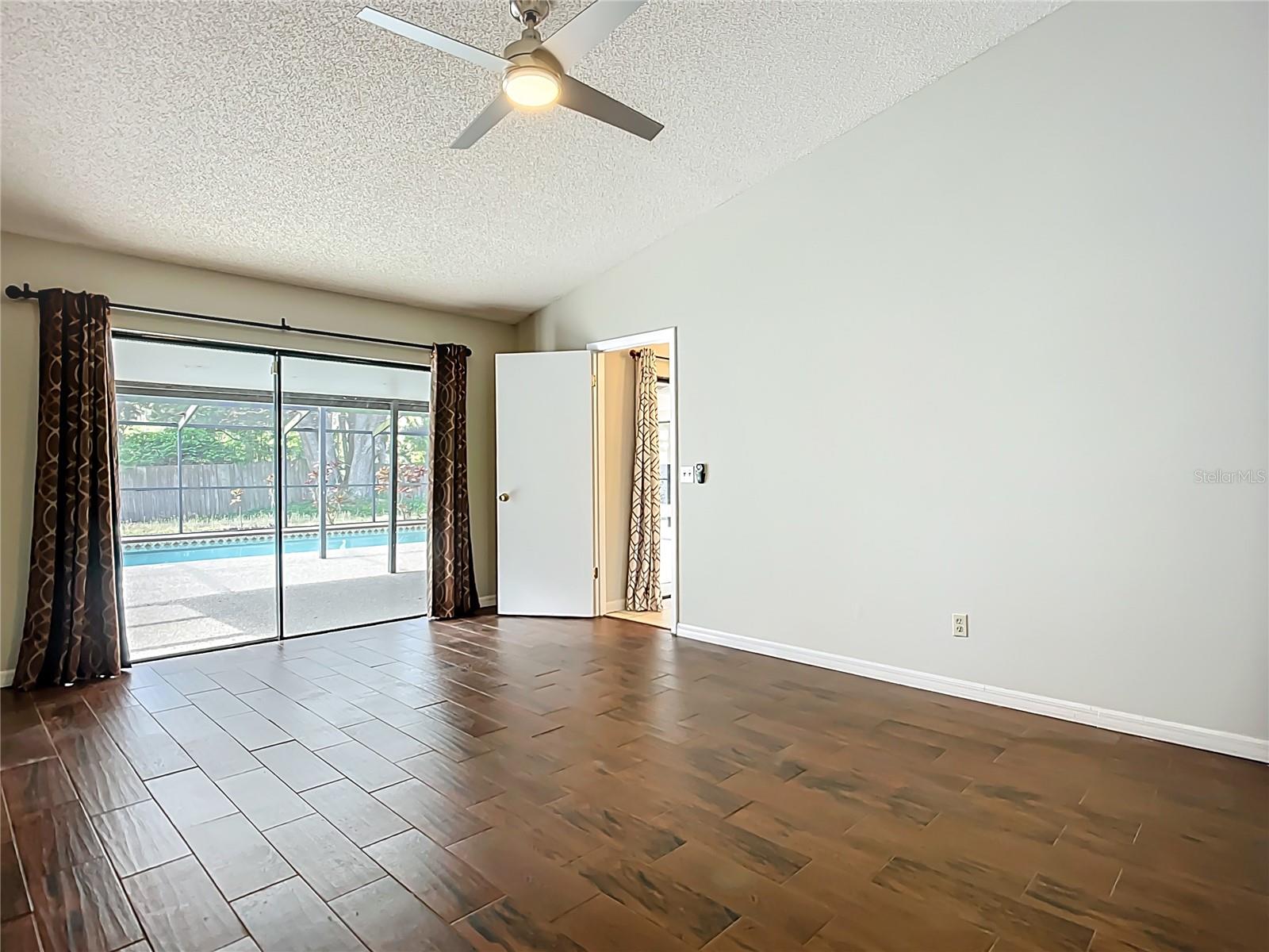 BLOOMINGDALE OAKS - Residential