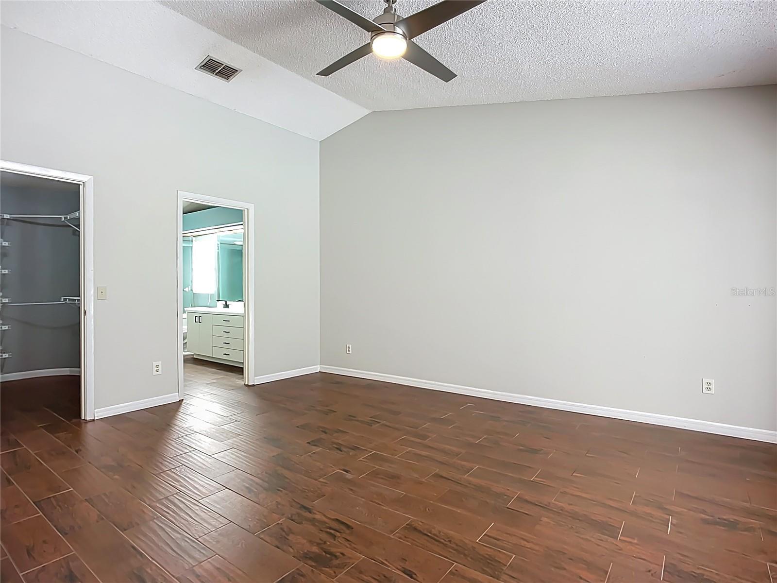 BLOOMINGDALE OAKS - Residential