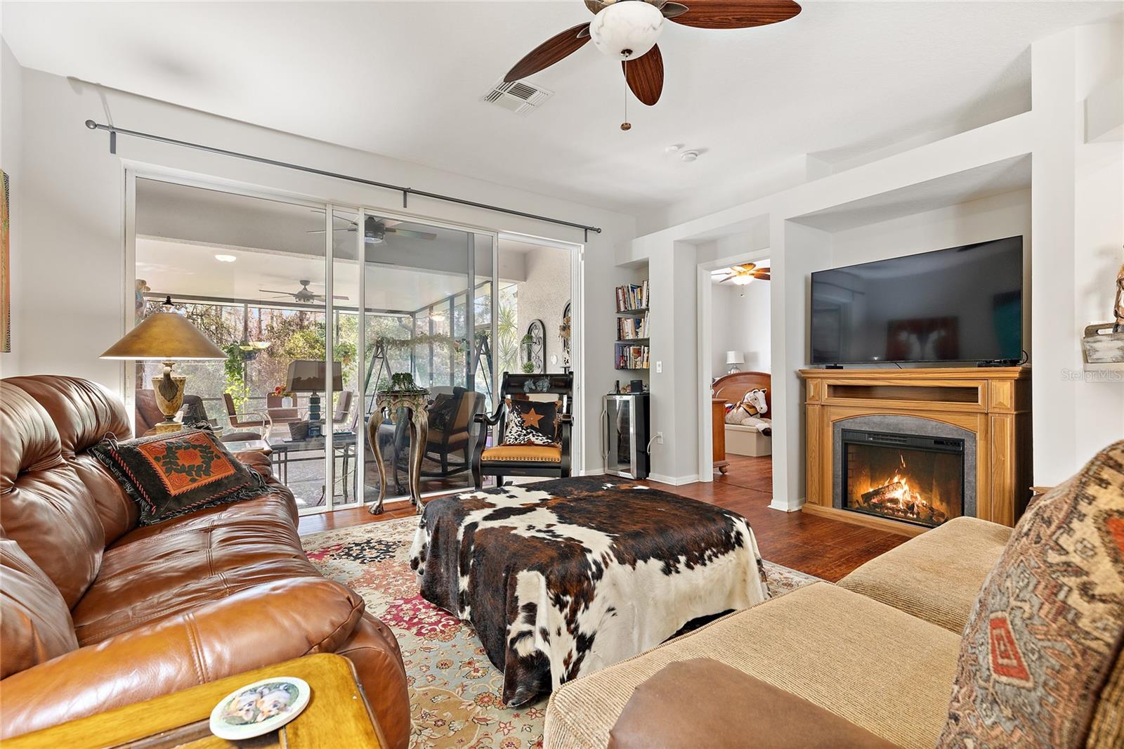 GROVES PH 03 CLUB VILLAS - Residential