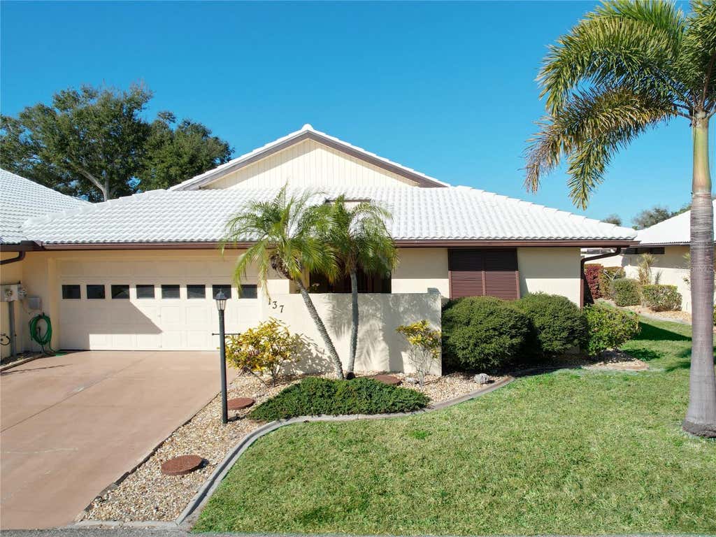 Photo of 137 Drifting Sands Drive, Venice, FL 34293 (MLS # A4702604)