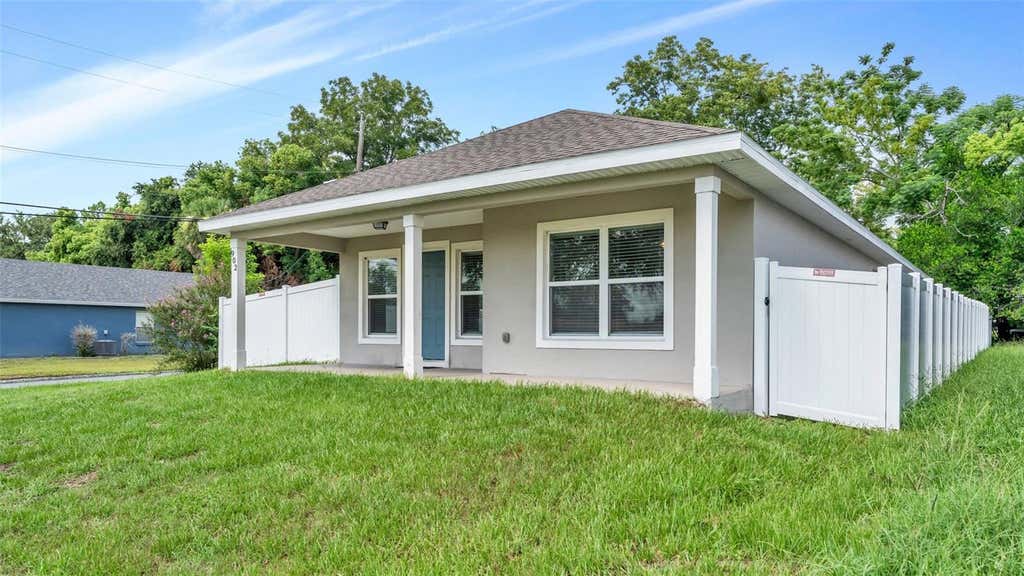 Photo of 902 N Vermont Avenue, Lakeland, FL 33801 (MLS # L4963724)