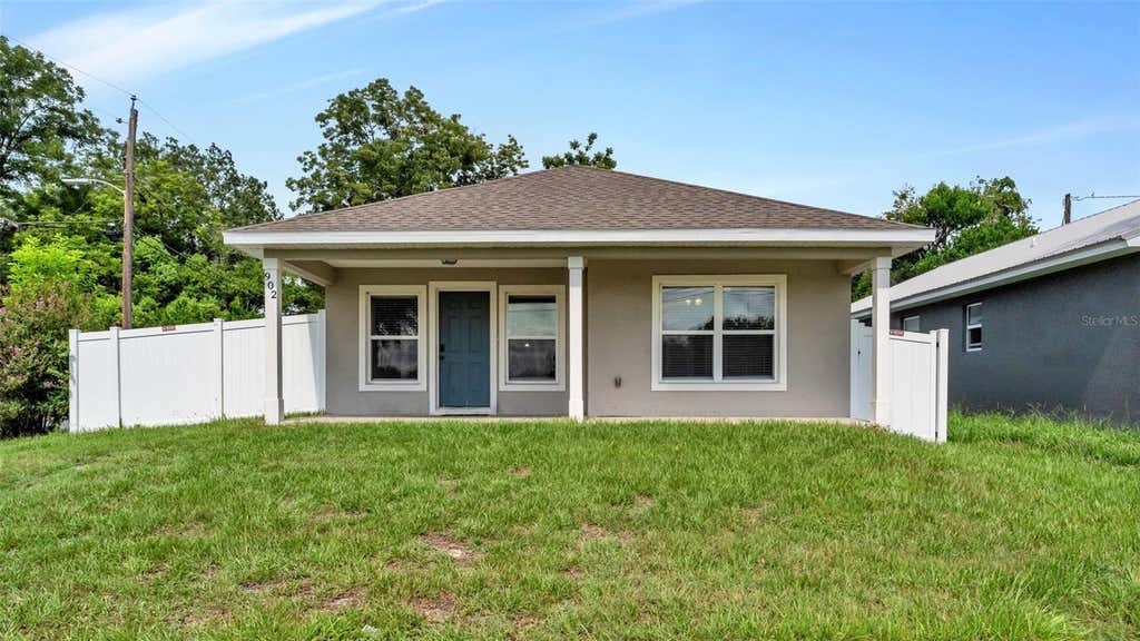 Photo of 902 N Vermont Avenue, Lakeland, FL 33801 (MLS # L4963724)