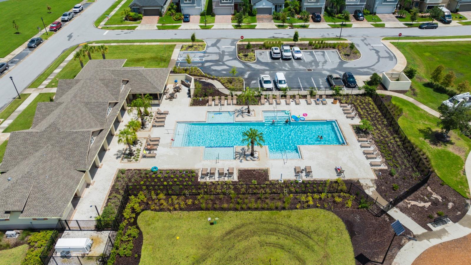 BRYANT SQUARE - Residential