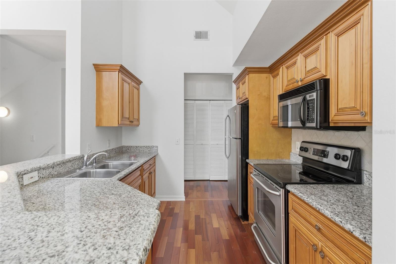 FOUNTAINS/METRO WEST - Residential