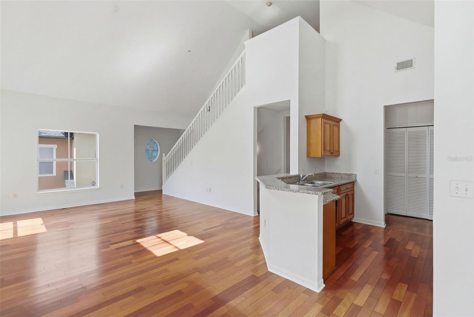 FOUNTAINS/METRO WEST - Residential