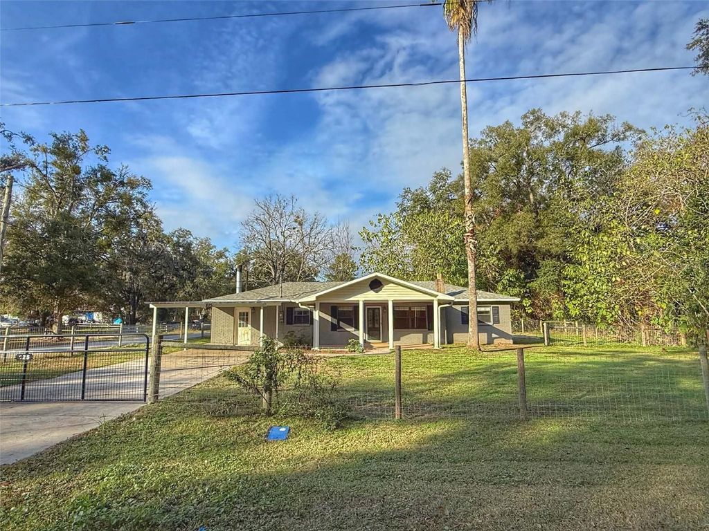 Photo of 825 NW 3rd Avenue, Trenton, FL 32693 (MLS # GC536478)