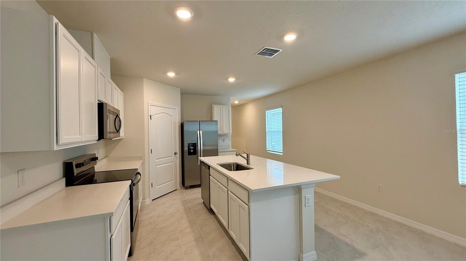 LAKE DEER ESTATES - Residential Lease