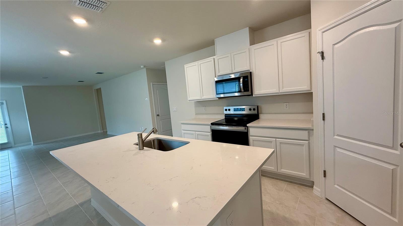 LAKE DEER ESTATES - Residential Lease