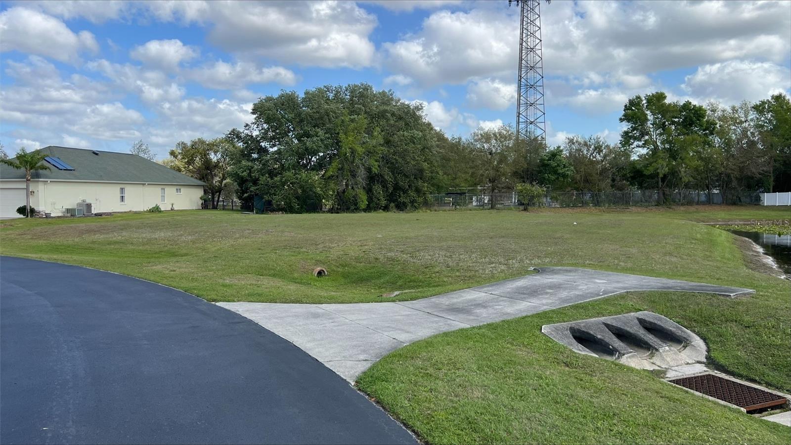 LINCOLNWOOD ESTATES - Land