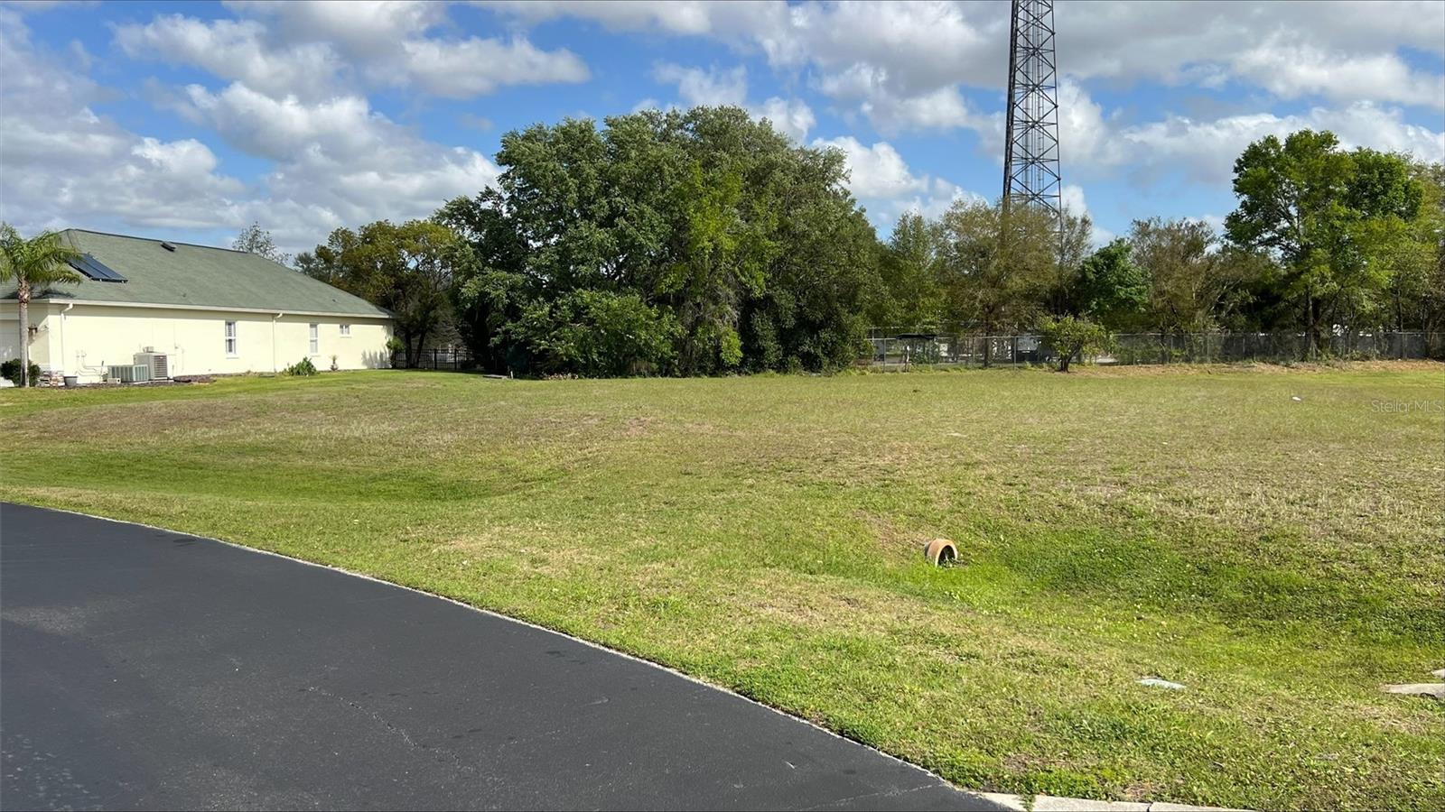 LINCOLNWOOD ESTATES - Land