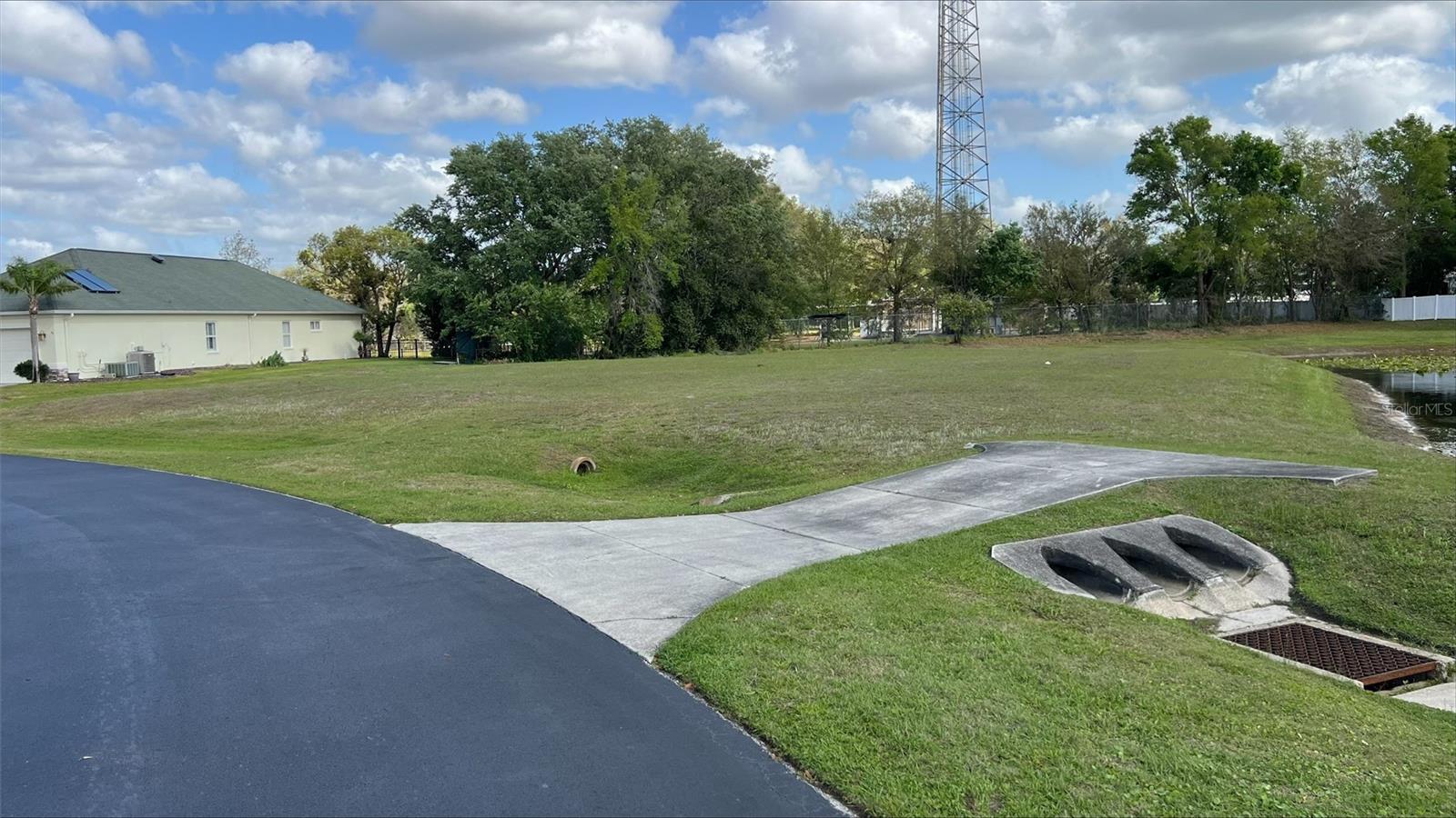 LINCOLNWOOD ESTATES - Land