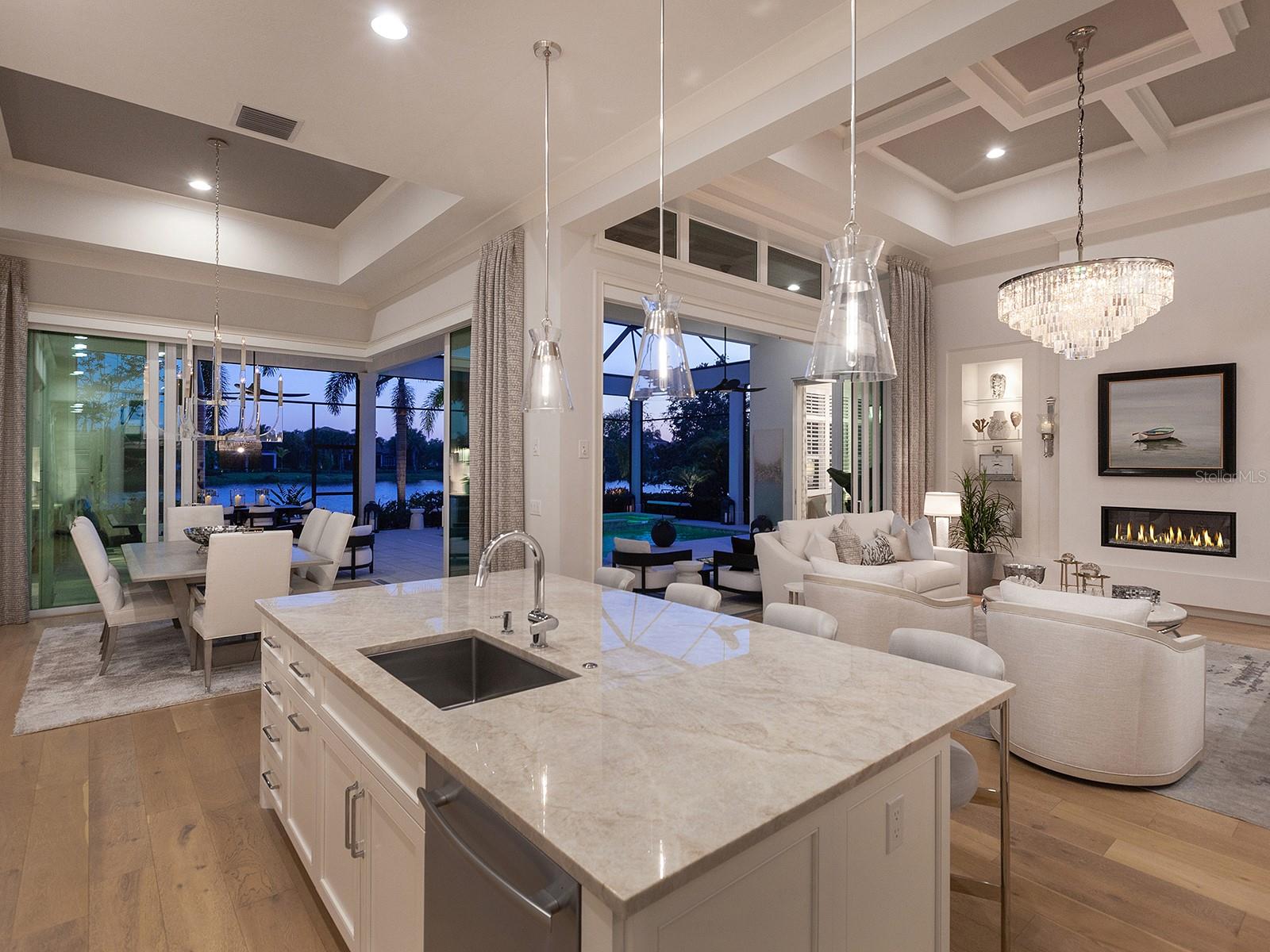 LAKE CLUB - Residential