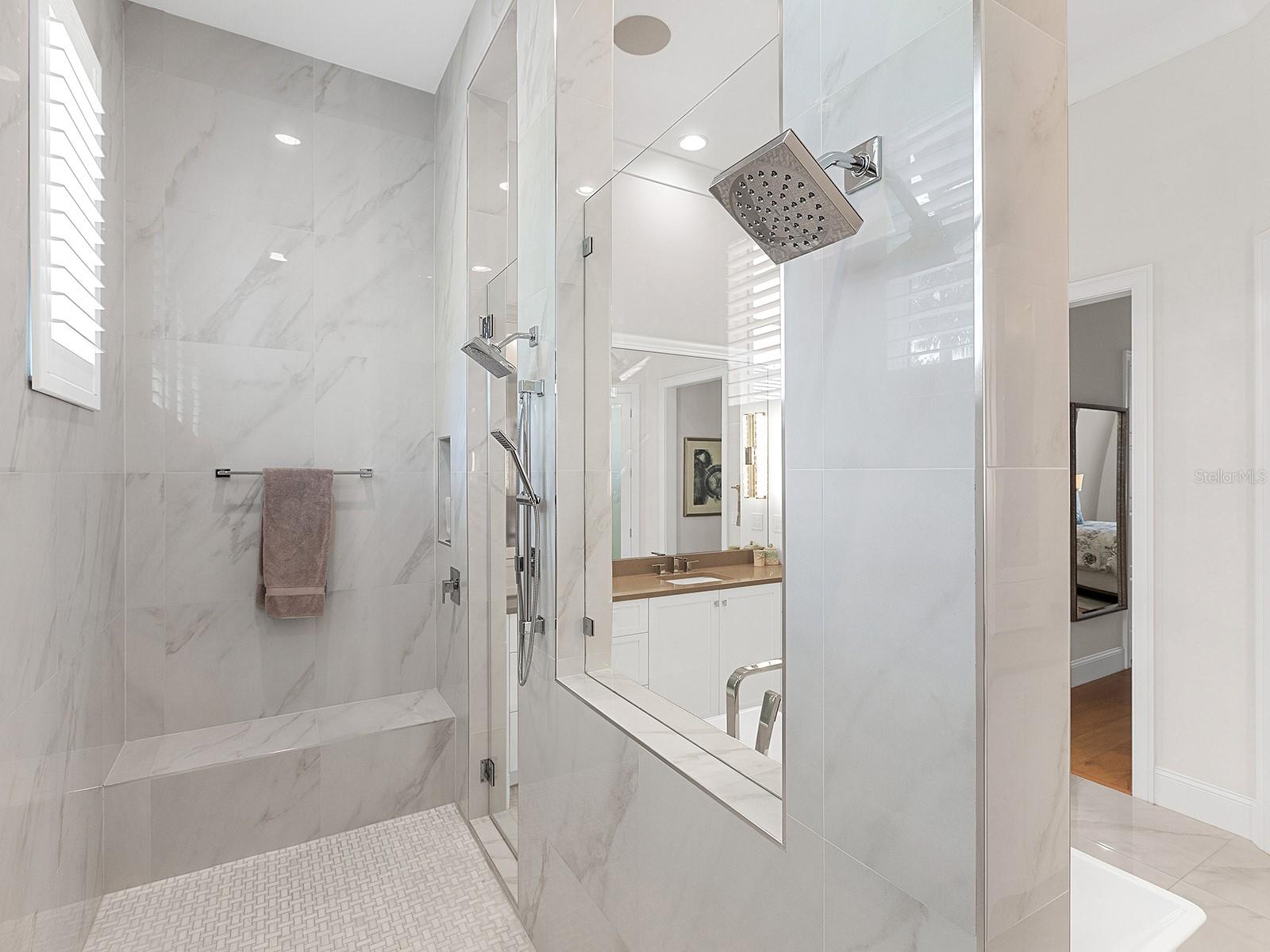 LAKE CLUB - Residential