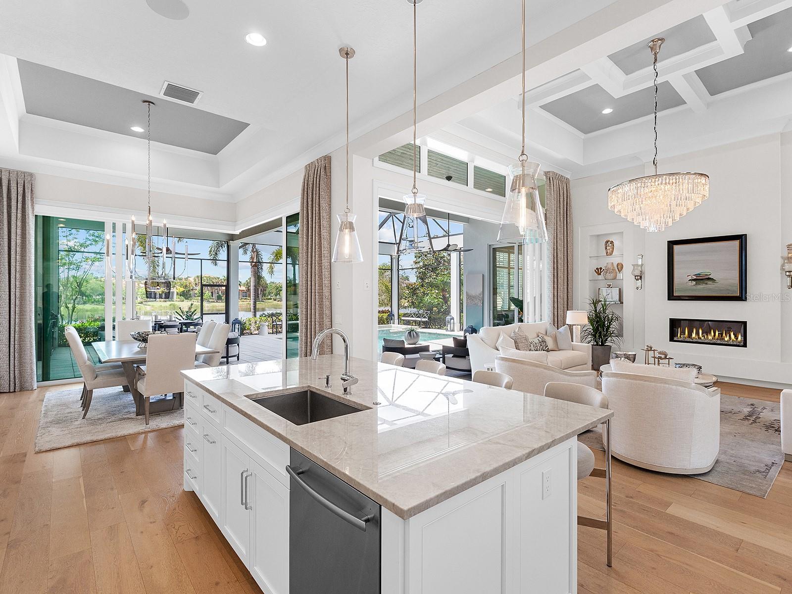 LAKE CLUB - Residential