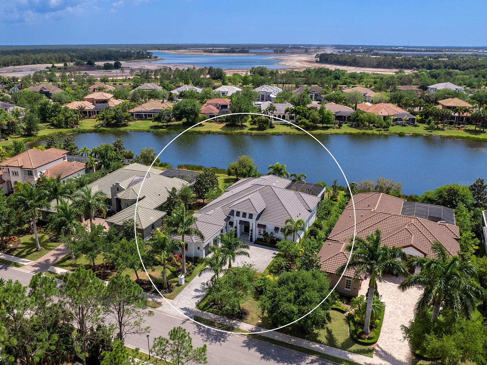 LAKE CLUB - Residential