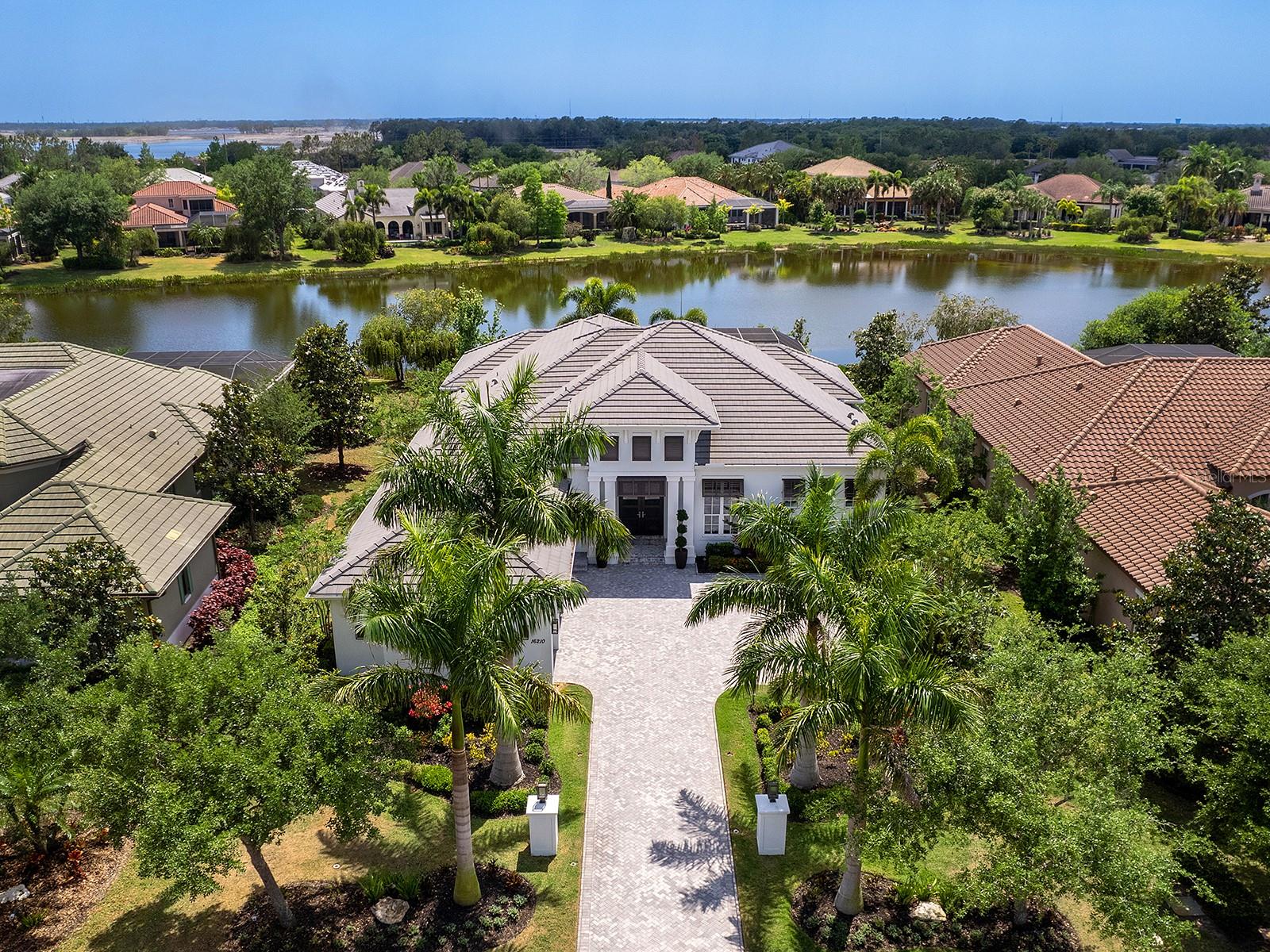 LAKE CLUB - Residential