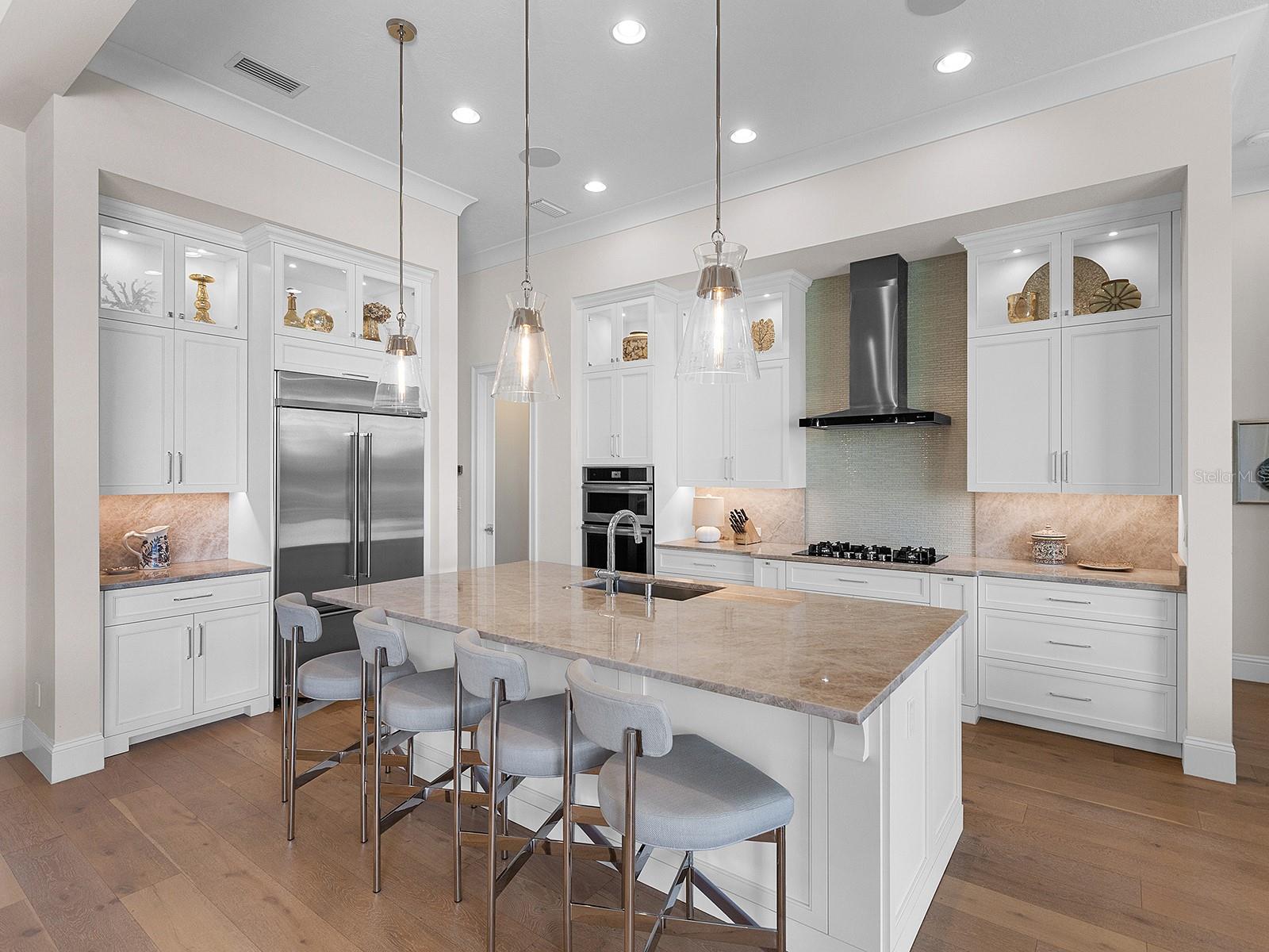 LAKE CLUB - Residential