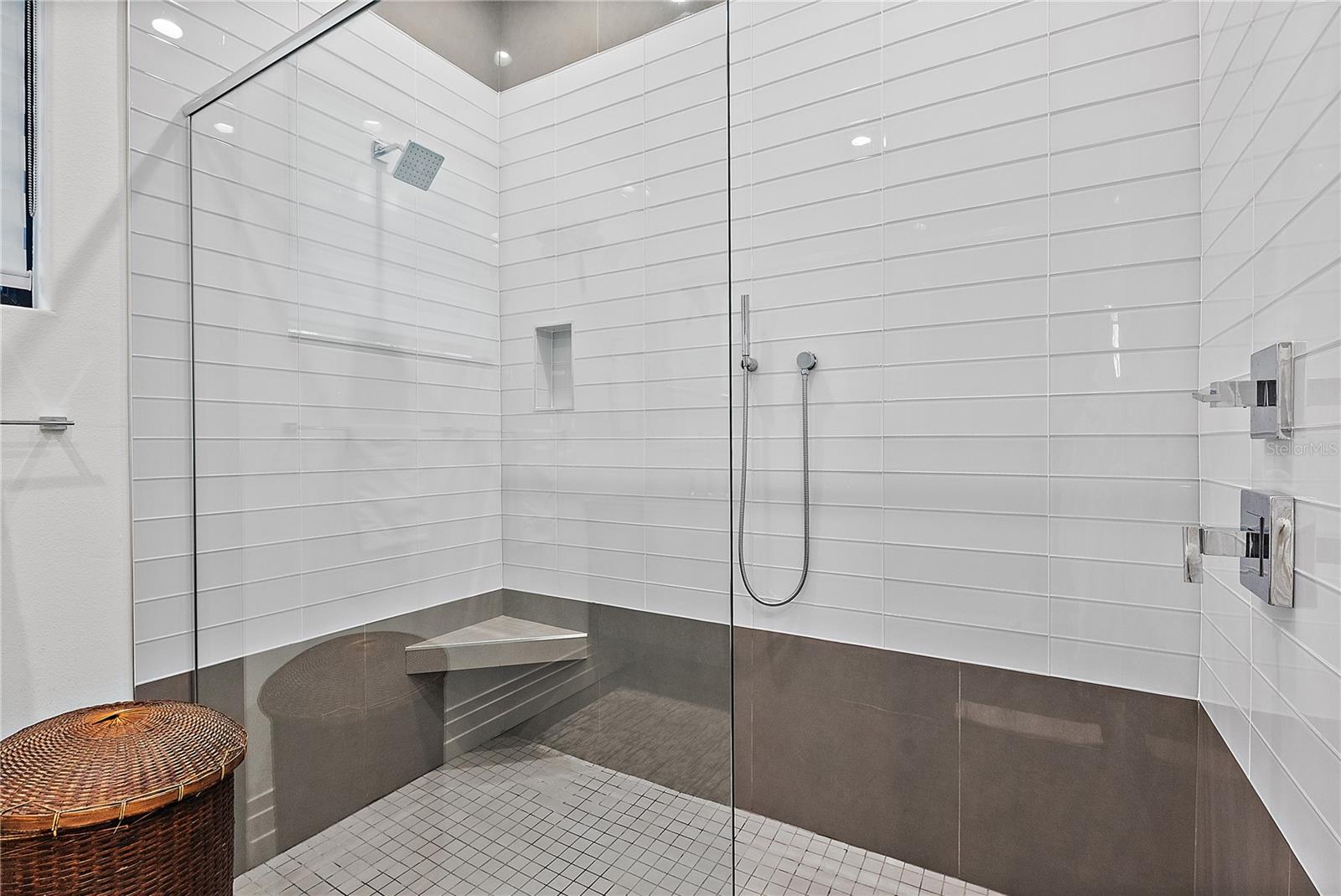 COLONIAL PLACE REV - Residential Lease