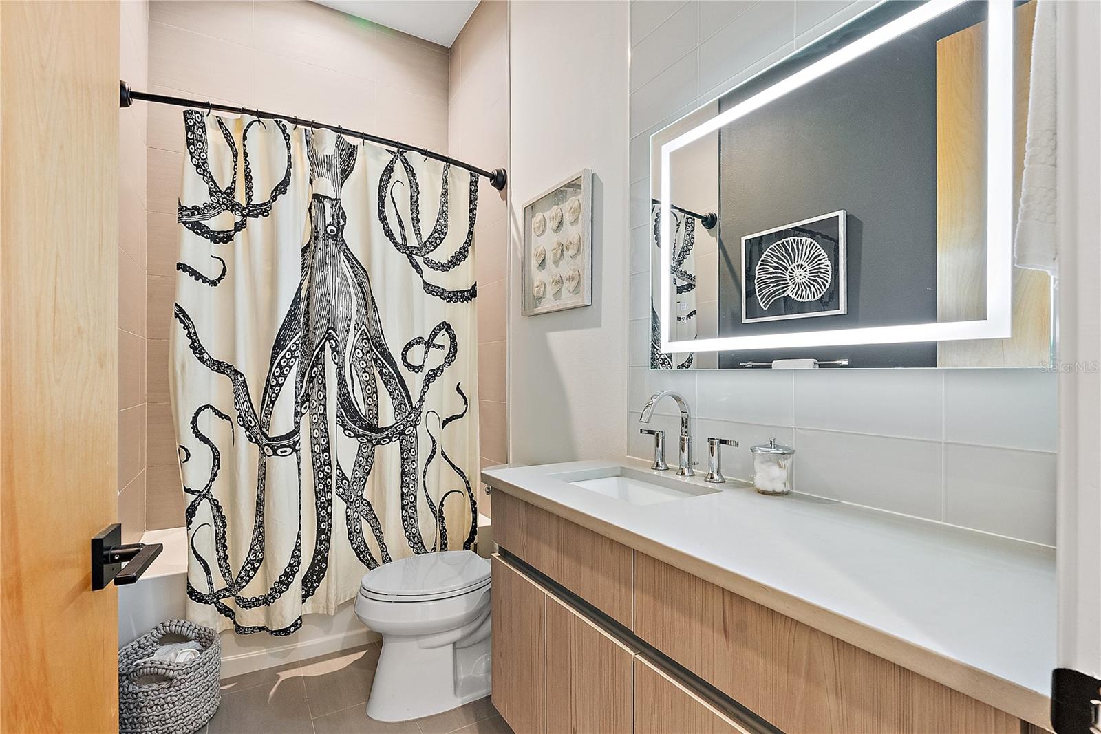 COLONIAL PLACE REV - Residential Lease