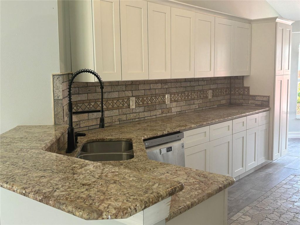 Photo of 2830 Strand Circle, Oviedo, FL 32765 (MLS # O6400028)