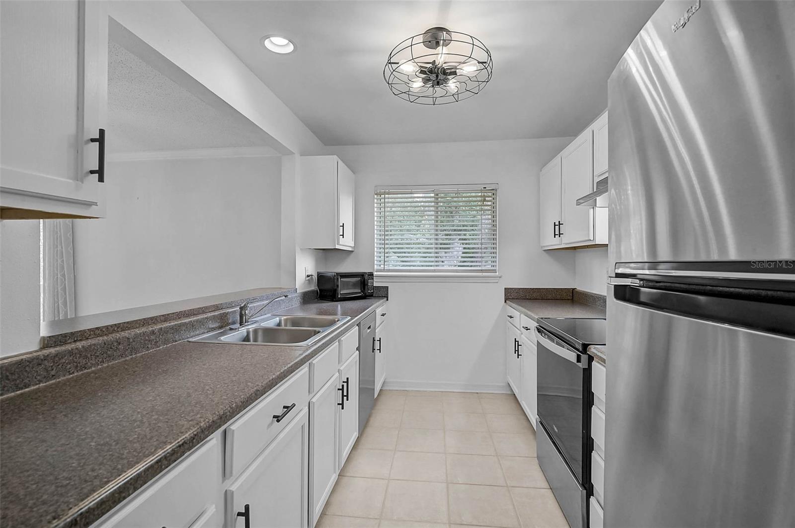 1737 PARAKEET WAY 611
