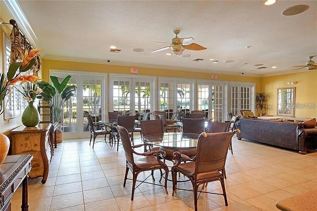 SEMINOLE ISLE TWNHMS - Residential