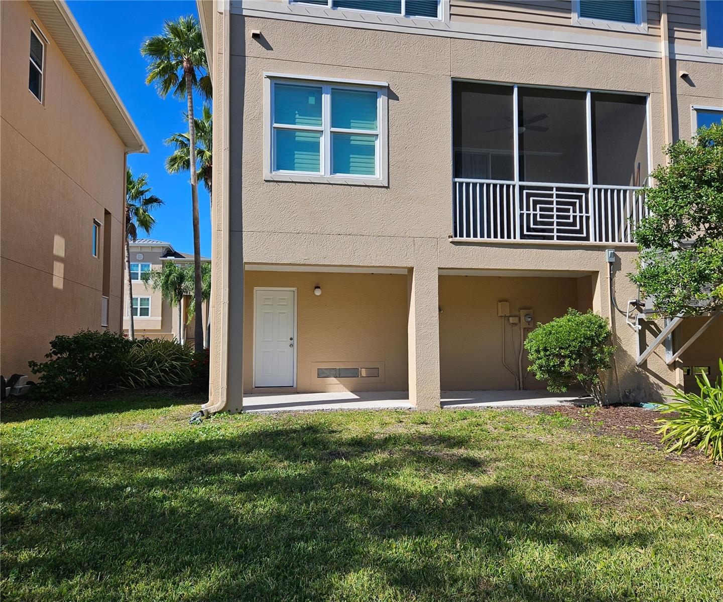 SEMINOLE ISLE TWNHMS - Residential