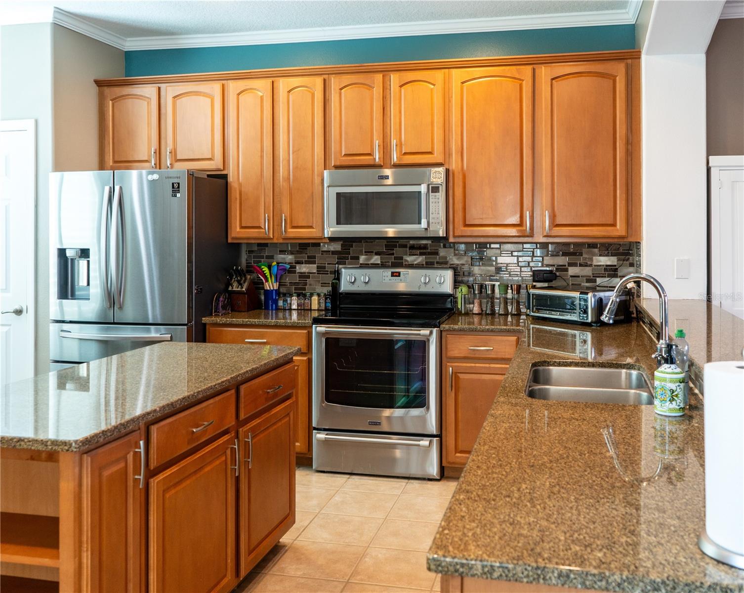 SEMINOLE ISLE TWNHMS - Residential