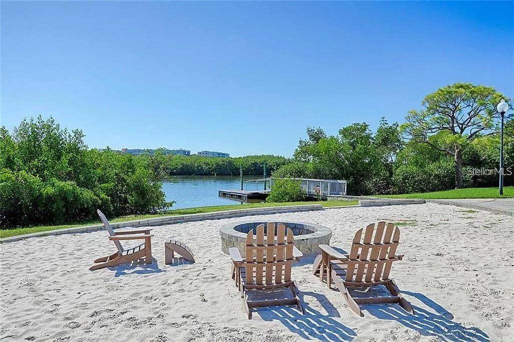 SEMINOLE ISLE TWNHMS - Residential