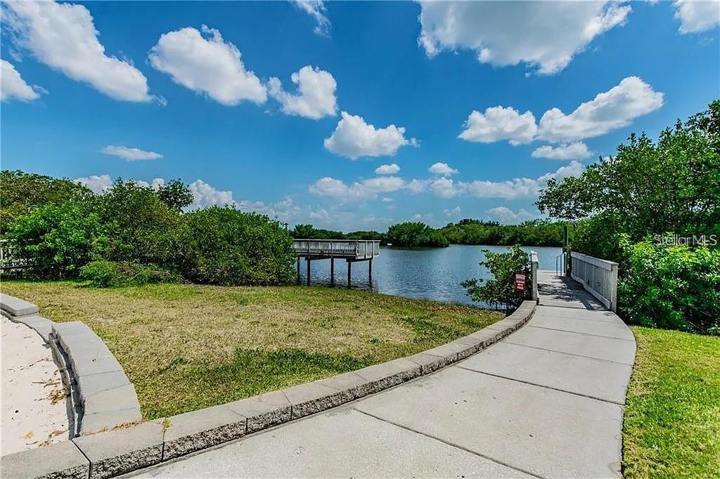 SEMINOLE ISLE TWNHMS - Residential