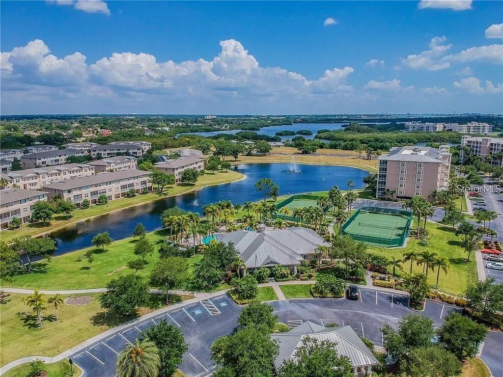 SEMINOLE ISLE TWNHMS - Residential