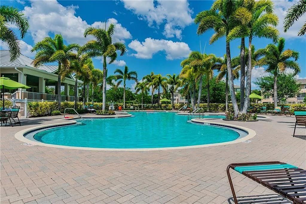 SEMINOLE ISLE TWNHMS - Residential